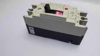 Bộ ngắt mạch vỏ đúc Mitsubishi NF32-SV2P5A